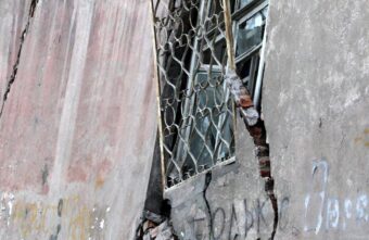 В Тверской области не хотели сносить опасный аварийный дом В Тверской области не хотели сносить опасный аварийный дом