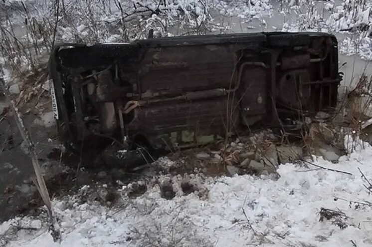 В Тверской области неизвестный украл большую сумму денег из попавшей в аварию машины