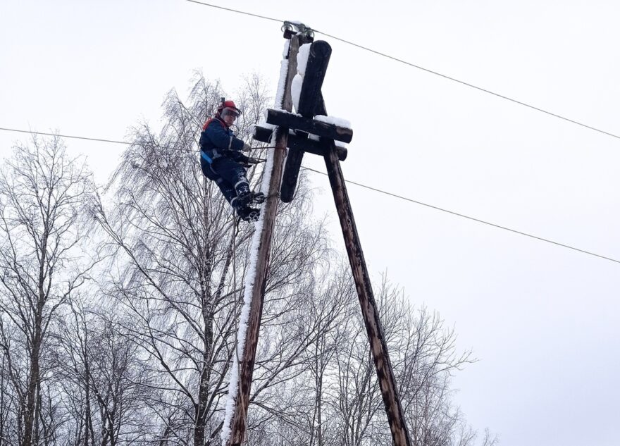 В Ржеве энергетики делают все возможное, чтобы устранить аварии на электросетях В Ржеве энергетики делают все возможное, чтобы устранить аварии на электросетях