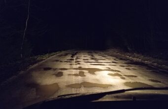 В Тверской области дорога на Селигер стала опасной для проезда В Тверской области дорога на Селигер стала опасной для проезда