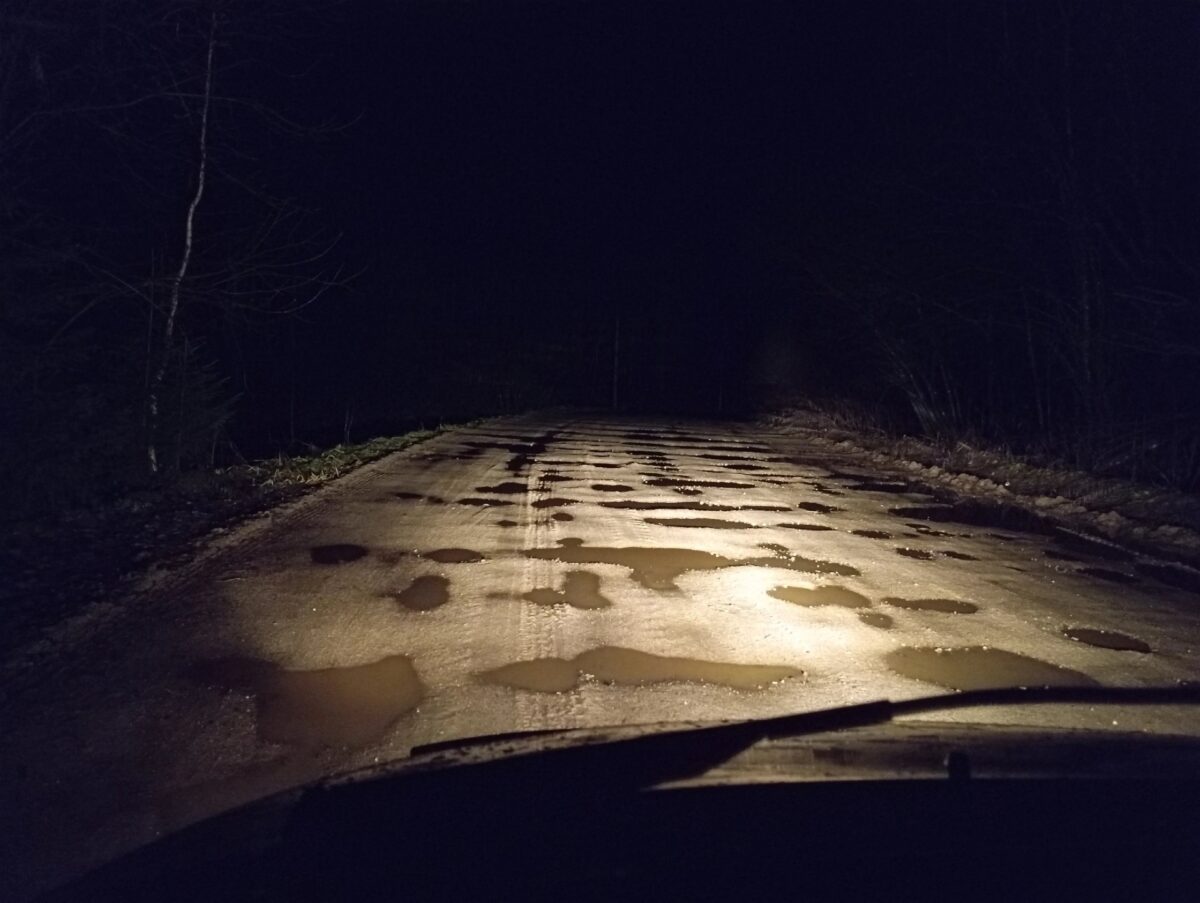 В Тверской области дорога на Селигер стала опасной для проезда