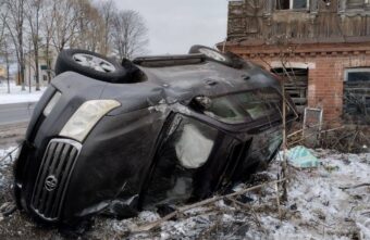 На трассе в Тверской области перевернулся автомобиль «Тойота Ленд Крузер 200» На трассе в Тверской области перевернулся автомобиль «Тойота Ленд Крузер 200»