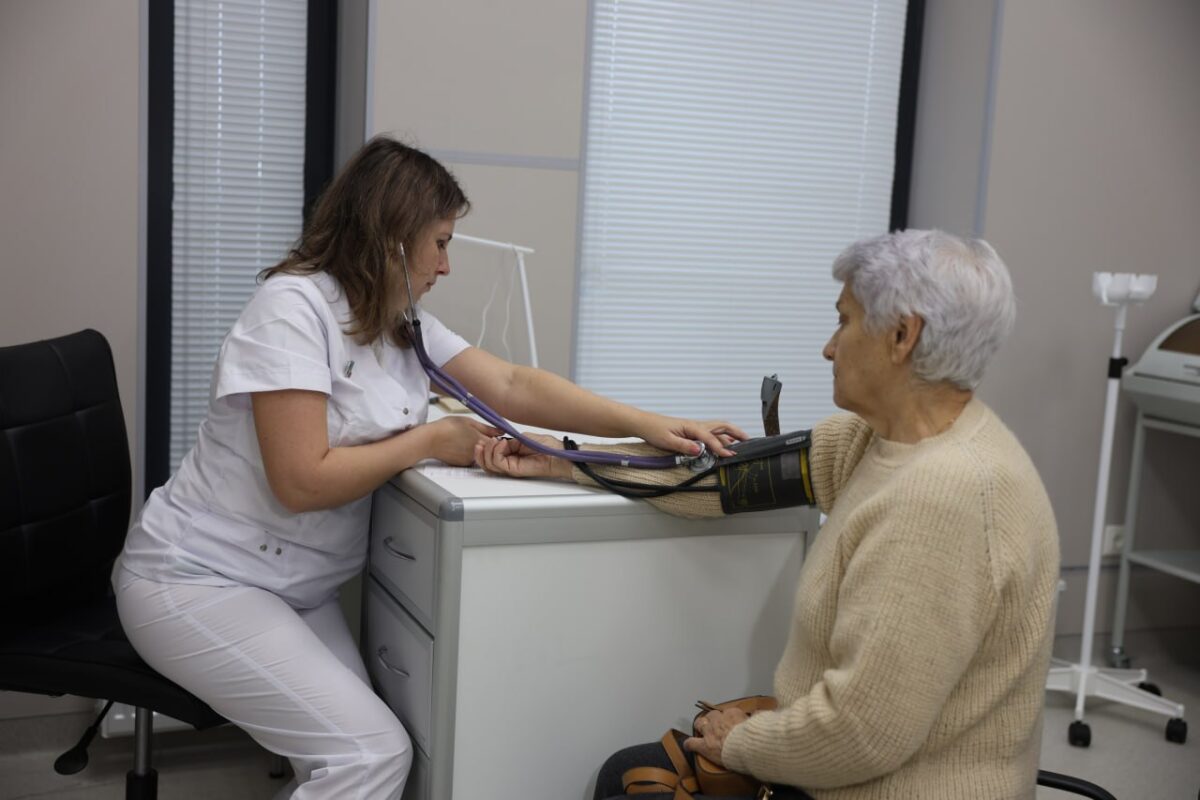 Порядка 1500 жителей Тверской области получили квалифицированную помощь в медицинском центре в деревне Мокшино