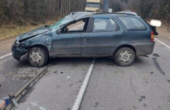 С трассы в Тверской области слетел автомобиль и перевернулся С трассы в Тверской области слетел автомобиль и перевернулся