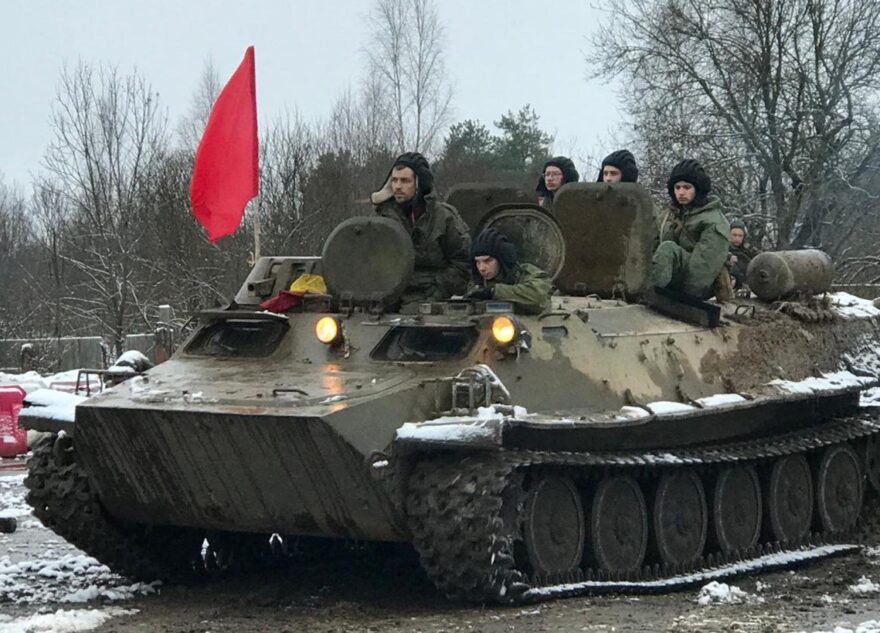 Курсанты школы ДОСААФ в Тверской области провели 25-километровый марш-бросок Курсанты школы ДОСААФ в Тверской области провели 25-километровый марш-бросок