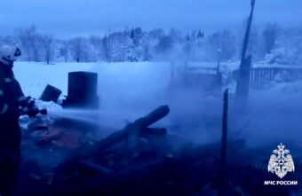 В Тверской области полностью сгорело заброшенное здание