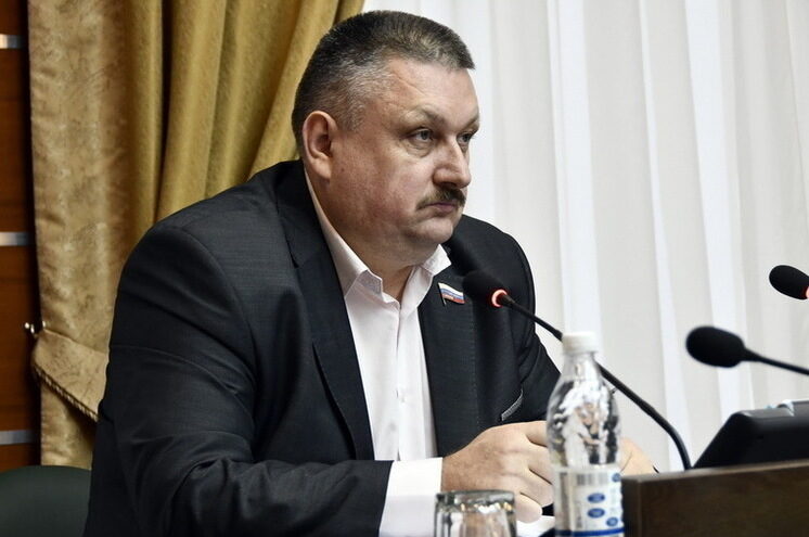 Новый глава Андреапольского округа Василий Воробьев провел оперативное совещание с администрацией Поделиться