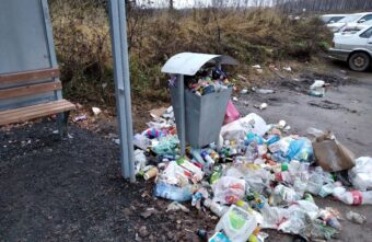 У парома в Тверской области вновь образовалась огромная свалка