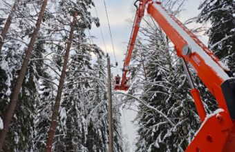 В Тверской области продолжаются круглосуточные работы на электросетях для подключения жителей
