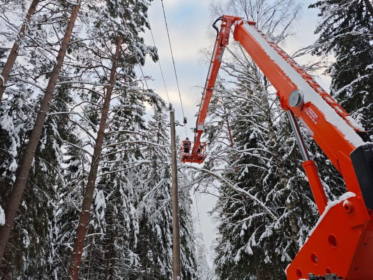 В Тверской области продолжаются круглосуточные работы на электросетях для подключения жителей