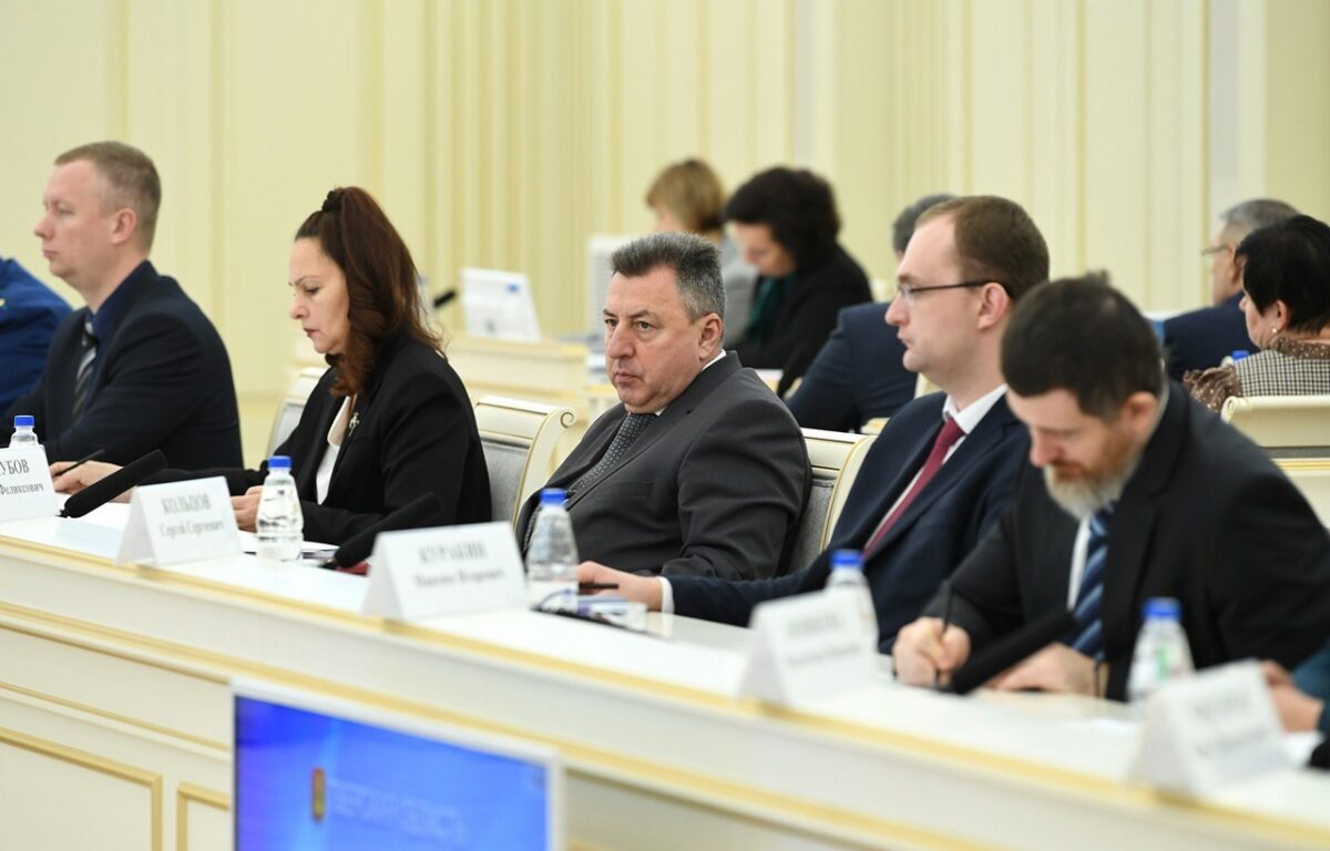 Игорь Руденя определил приоритеты в ремонте региональных и межмуниципальных дорог в 2025-2029 годах