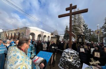 Вышний Волочек отметил свой главный праздник общегородским крестным ходом Вышний Волочек отметил свой главный праздник общегородским крестным ходом