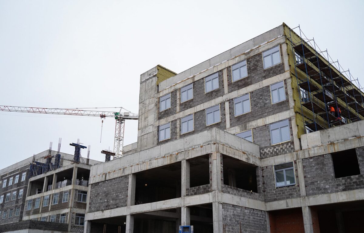 Игорь Руденя посетил площадку строительства Детской областной клинической больницы