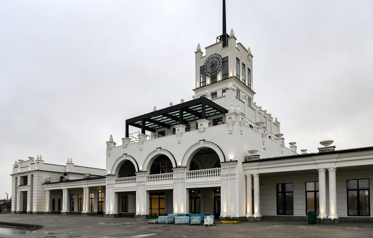 Игорь Руденя ознакомился со строительством речного вокзала «Завидово»