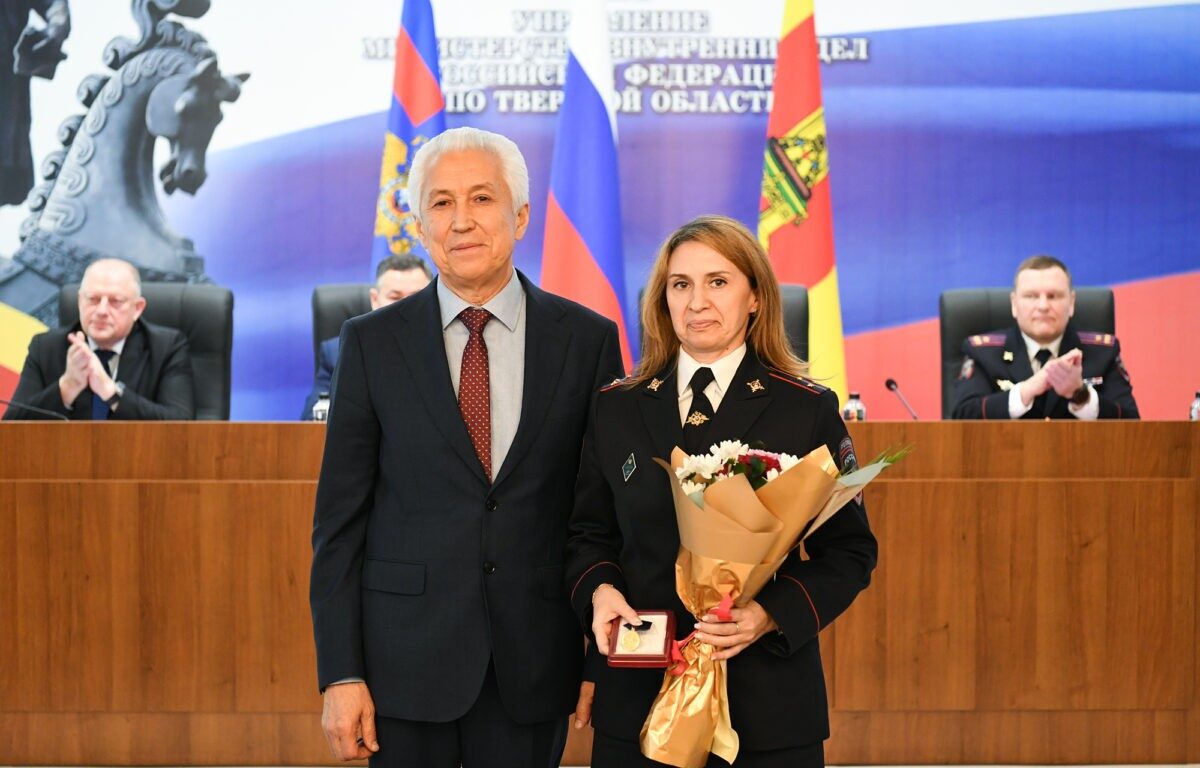 Игорь Руденя вручил правоохранителям Тверской области награды за вклад в обеспечение правопорядка