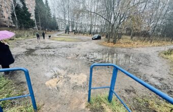 В Тверской области из-за плохой дороги люди не могут подобраться к мосту В Тверской области из-за плохой дороги люди не могут подобраться к мосту