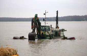 В Тверской области завершается первый этап расчистки акватории Иваньковского водохранилища