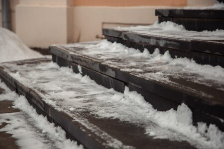 В ночь на 22 ноября в Тверской области ожидается ураганный ветер и гололед