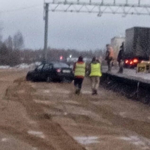 На трассе в Тверской области легковушка выскочила на встречку и слетела с дороги На трассе в Тверской области легковушка выскочила на встречку и слетела с дороги