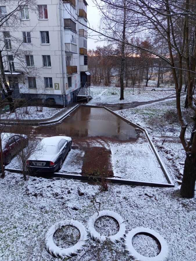 В Тверской области ремонтники вместо асфальта построили бассейн