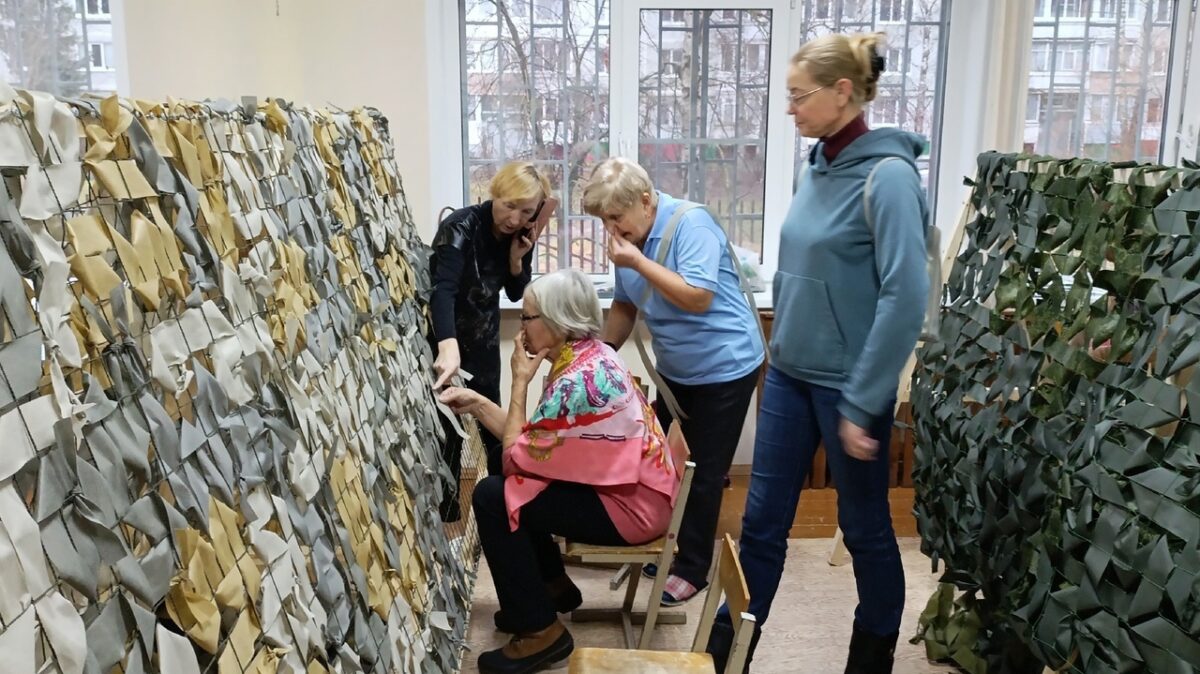 Жители Тверской области установили рекорд по плетению маскировочных сетей