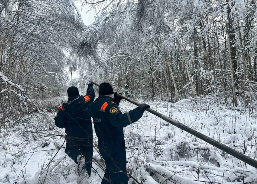 В Тверской области  специалисты продолжают работы по восстановлению электроснабжения отдельных населенных пунктов