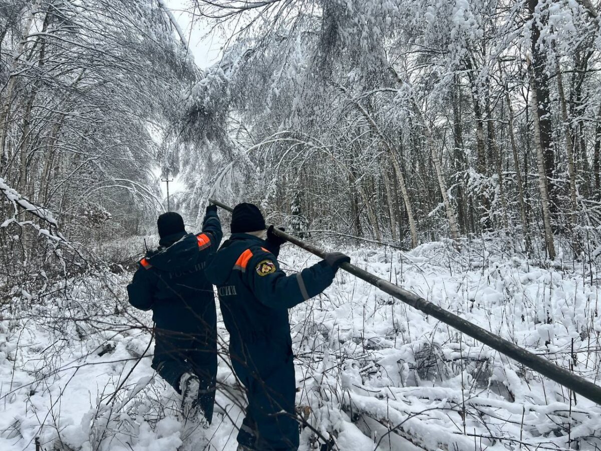 В Тверской области  специалисты продолжают работы по восстановлению электроснабжения отдельных населенных пунктов