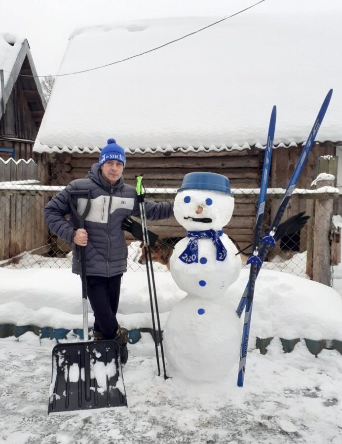 В Тверской области местные жители устроили парад снеговиков
