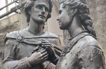 В соцсетях появились фотографии нового памятника в Тверской области