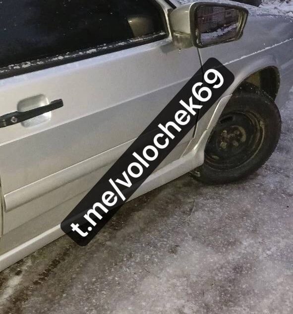 В Тверской области хулиган ночью снес боковое зеркало на машине В Тверской области хулиган ночью снес боковое зеркало на машине