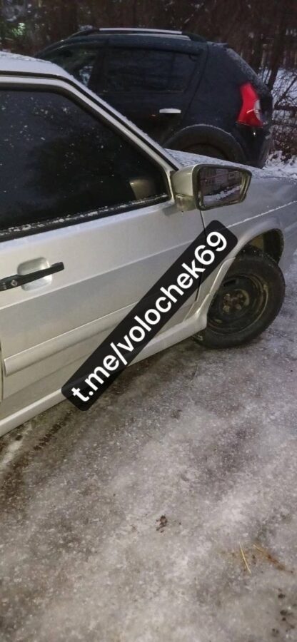 В Тверской области хулиган ночью снес боковое зеркало на машине