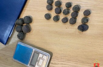 В Твери мужчина выращивал дома наркотики на продажу