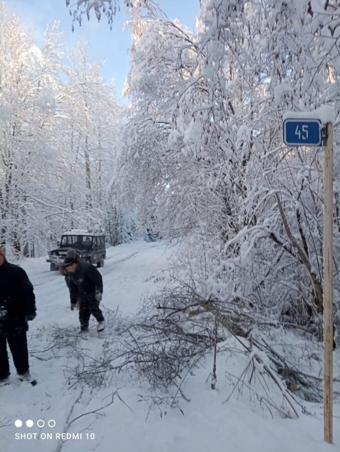 В Тверской области спорят, накажут ли жителей за расчистку дороги