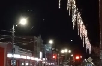 В Тверской области огромные сосульки на проводах угрожают жизням людей В Тверской области огромные сосульки на проводах угрожают жизням людей