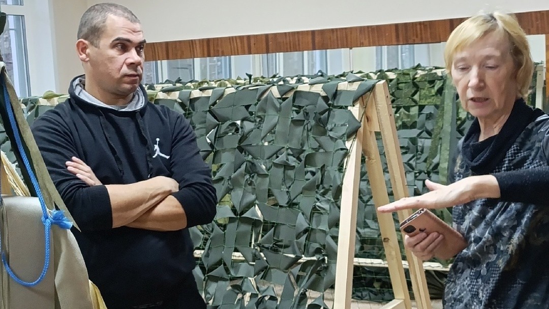 Жители Тверской области установили рекорд по плетению маскировочных сетей