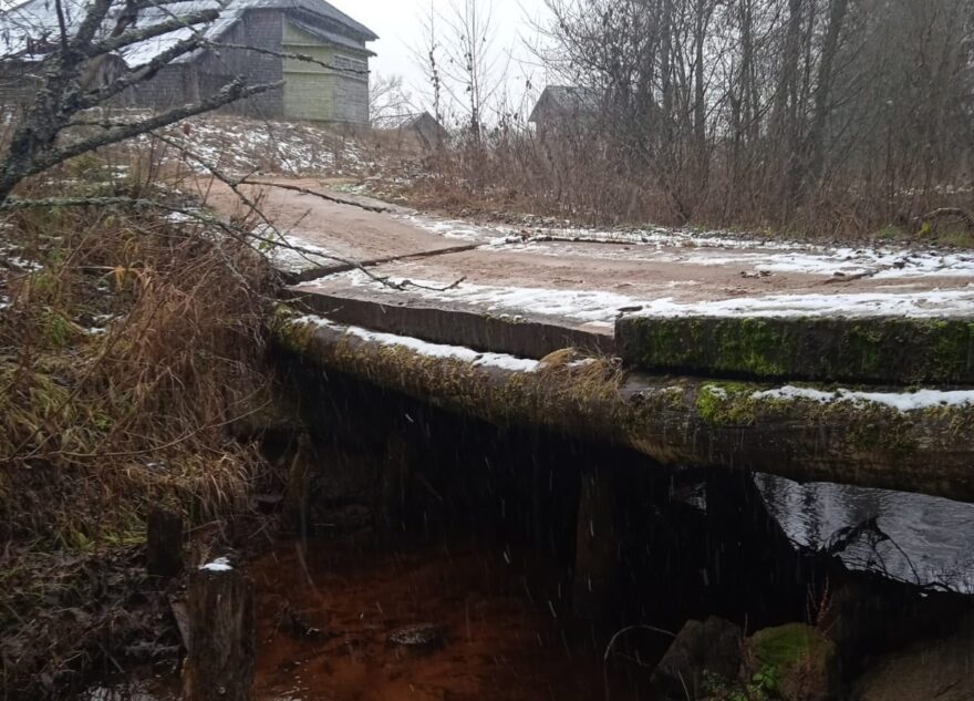В Тверской области мост разрушается на глазах местных жителей