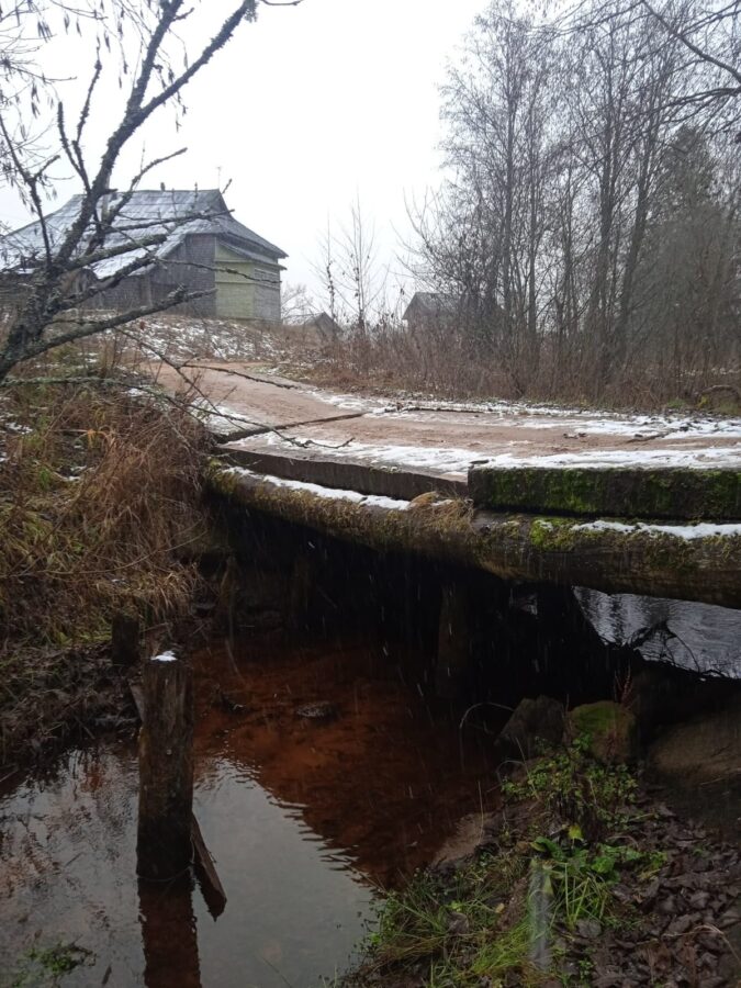 В Тверской области мост разрушается на глазах местных жителей