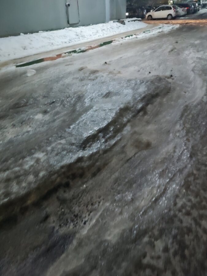 В Тверской области жители разбивают машины о дорогу