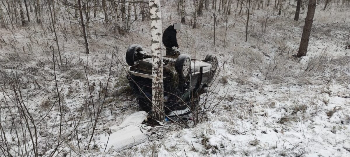 Opel съехал в кювет под Тверью, есть пострадавшая