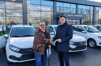 Новые автомобили для пострадавших на производстве: помощь от СФР в Тверской области