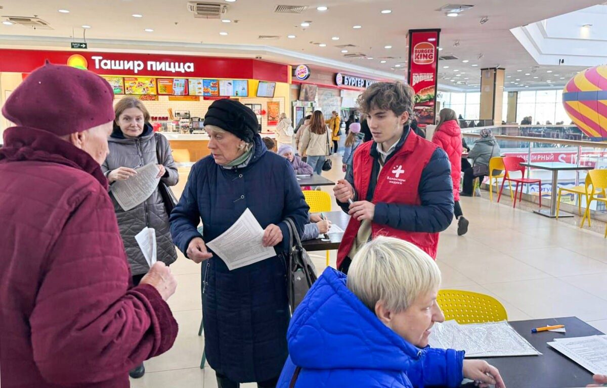 Жители Твери проверили свое здоровье в мобильном медицинском комплексе