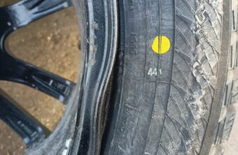 Опасно для жизни: перед мостом в Тверской области водители пробивают колеса Опасно для жизни: перед мостом в Тверской области водители пробивают колеса