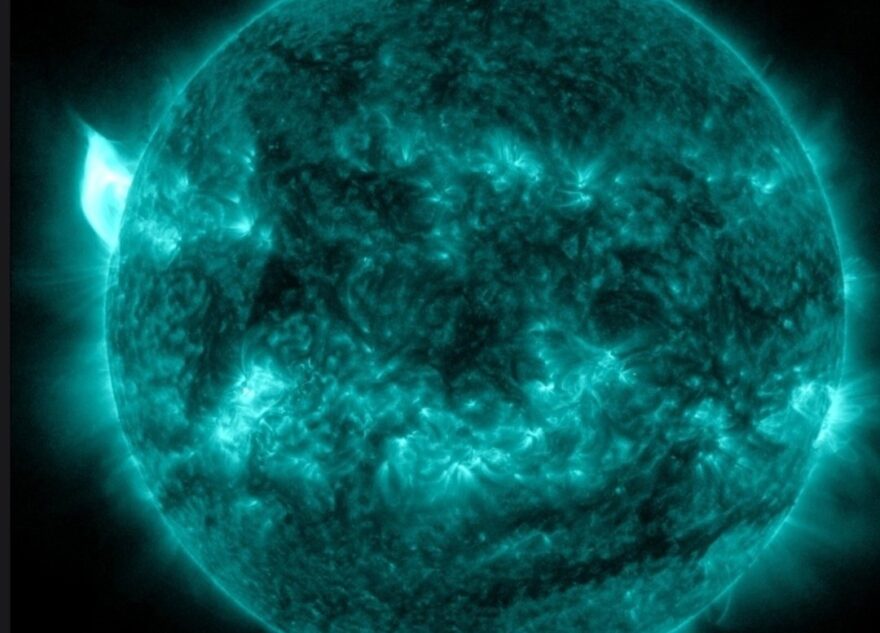 Впервые за долгое время на Солнце произошла мощная вспышка