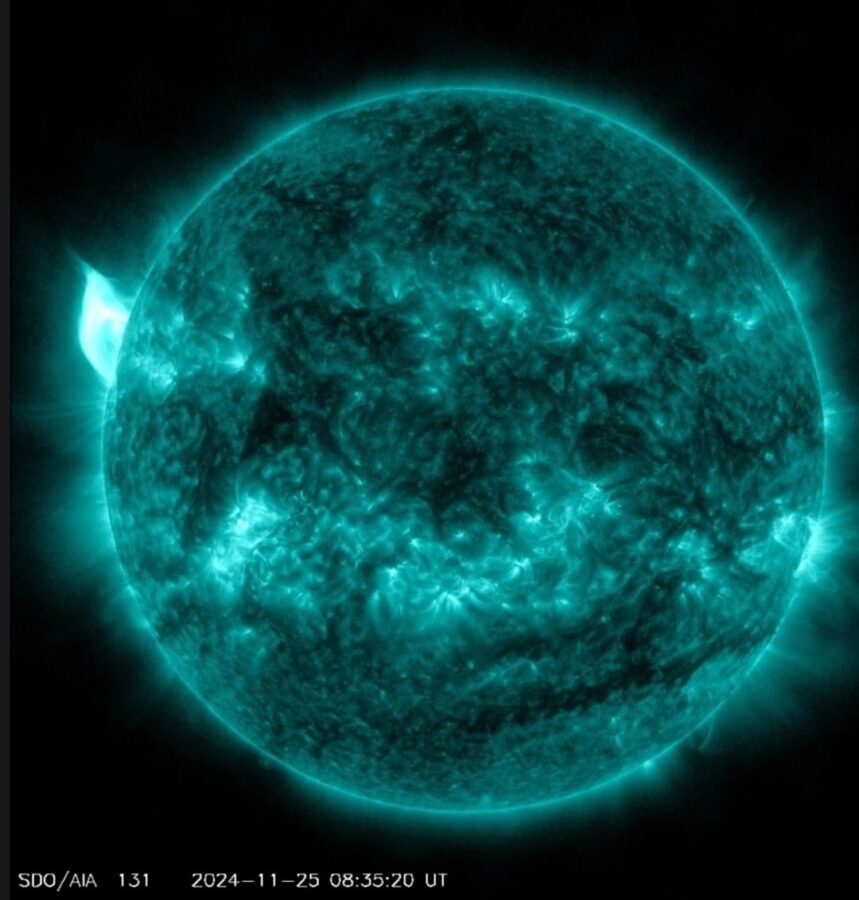 Впервые за долгое время на Солнце произошла мощная вспышка