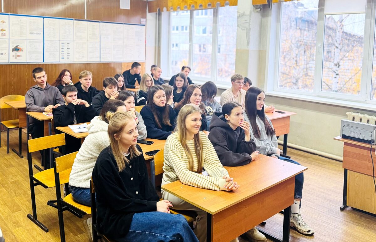 В Твери следователи городского следственного отдела провели профилактическую беседу с учащимися колледжа