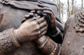 В Тверской области установили памятник в честь любви и преданности