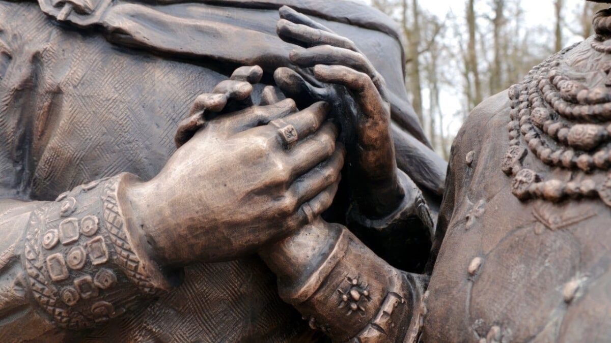 В Тверской области установили памятник в честь любви и преданности