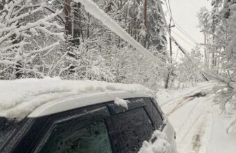 У жителей Тверской области несколько суток нет света и перестала работать связь