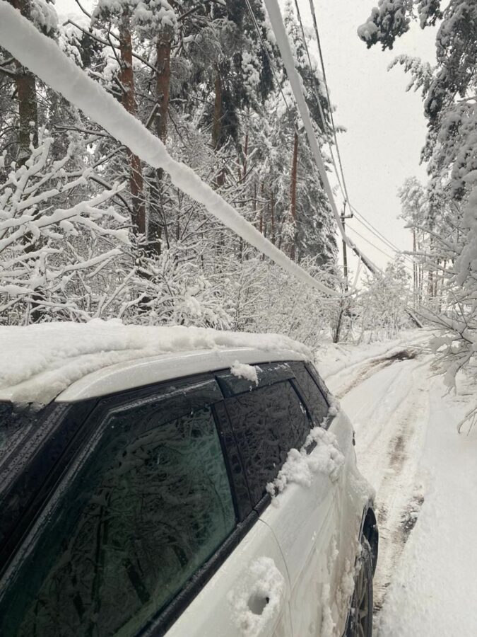 У жителей Тверской области несколько суток нет света и перестала работать связь