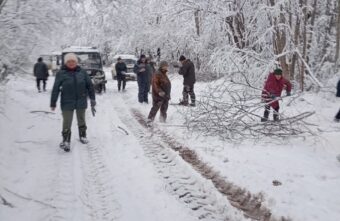 В Тверской области спорят, накажут ли жителей за расчистку дороги В Тверской области спорят, накажут ли жителей за расчистку дороги
